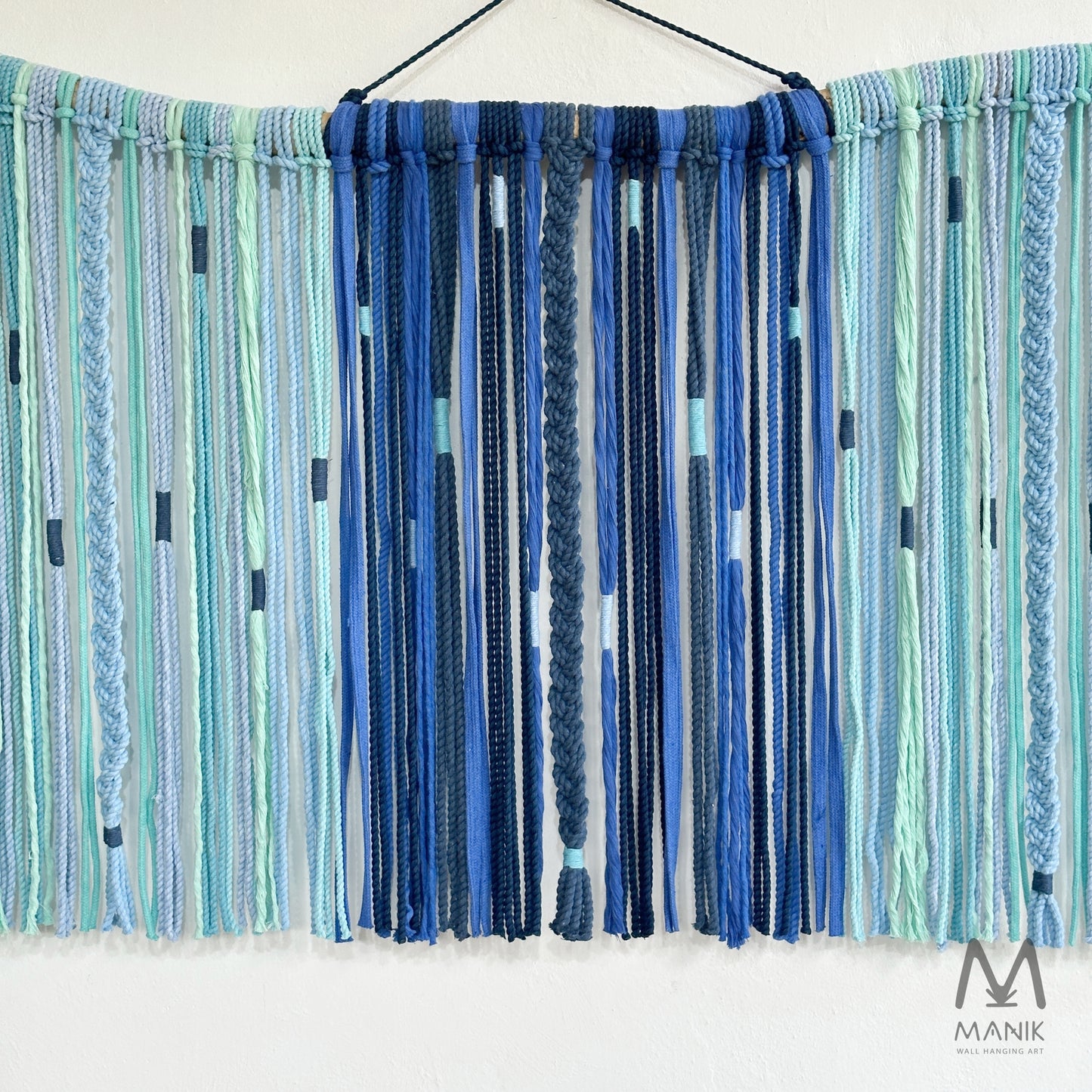 BLUE MIDDLE