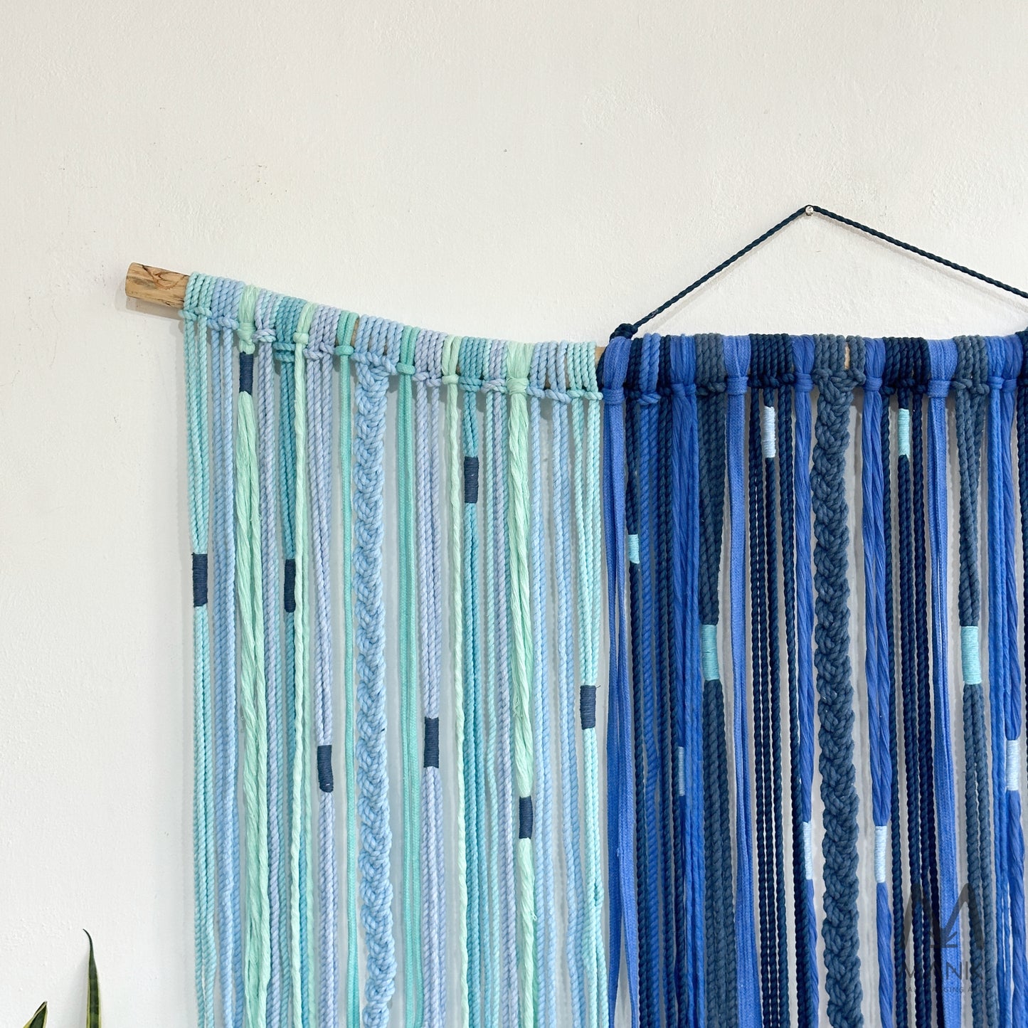 BLUE MIDDLE