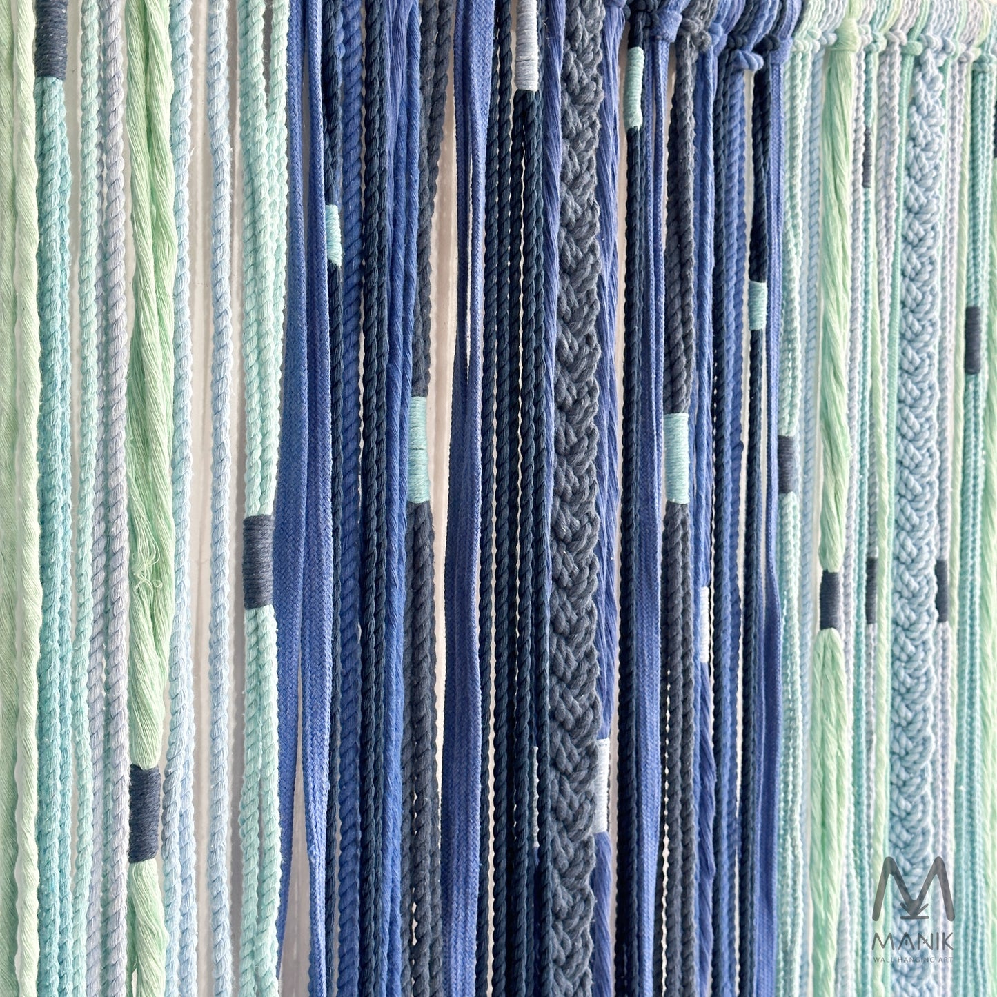 BLUE MIDDLE